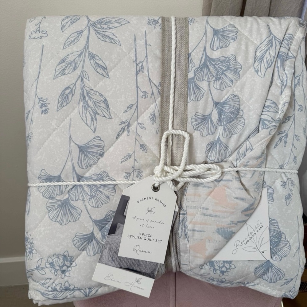 Elegant Blue and White Quilt Set
